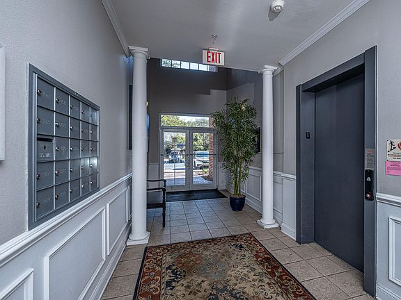 4th image of 1599 Cambridge Lakes Dr