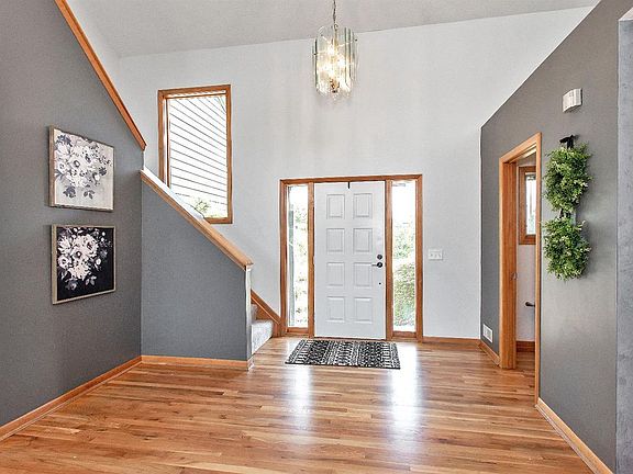 3rd image of 2909 E Cove Ct