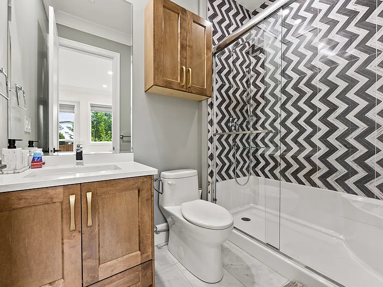 953 Jarvis St — Photo 5