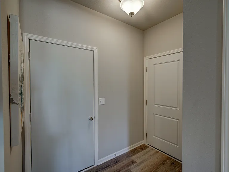 639 McKay Way — Photo 3