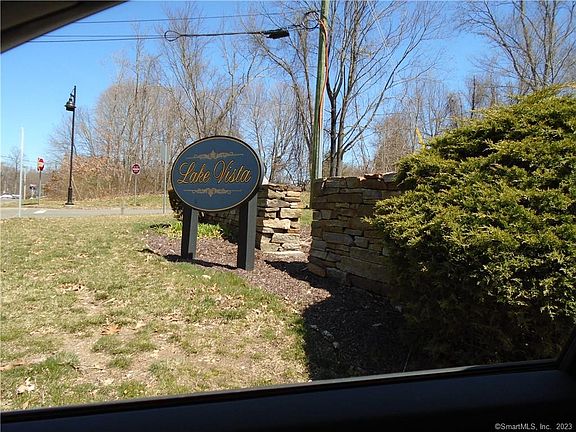3rd image of 101 Lake Vista Dr Unit 101