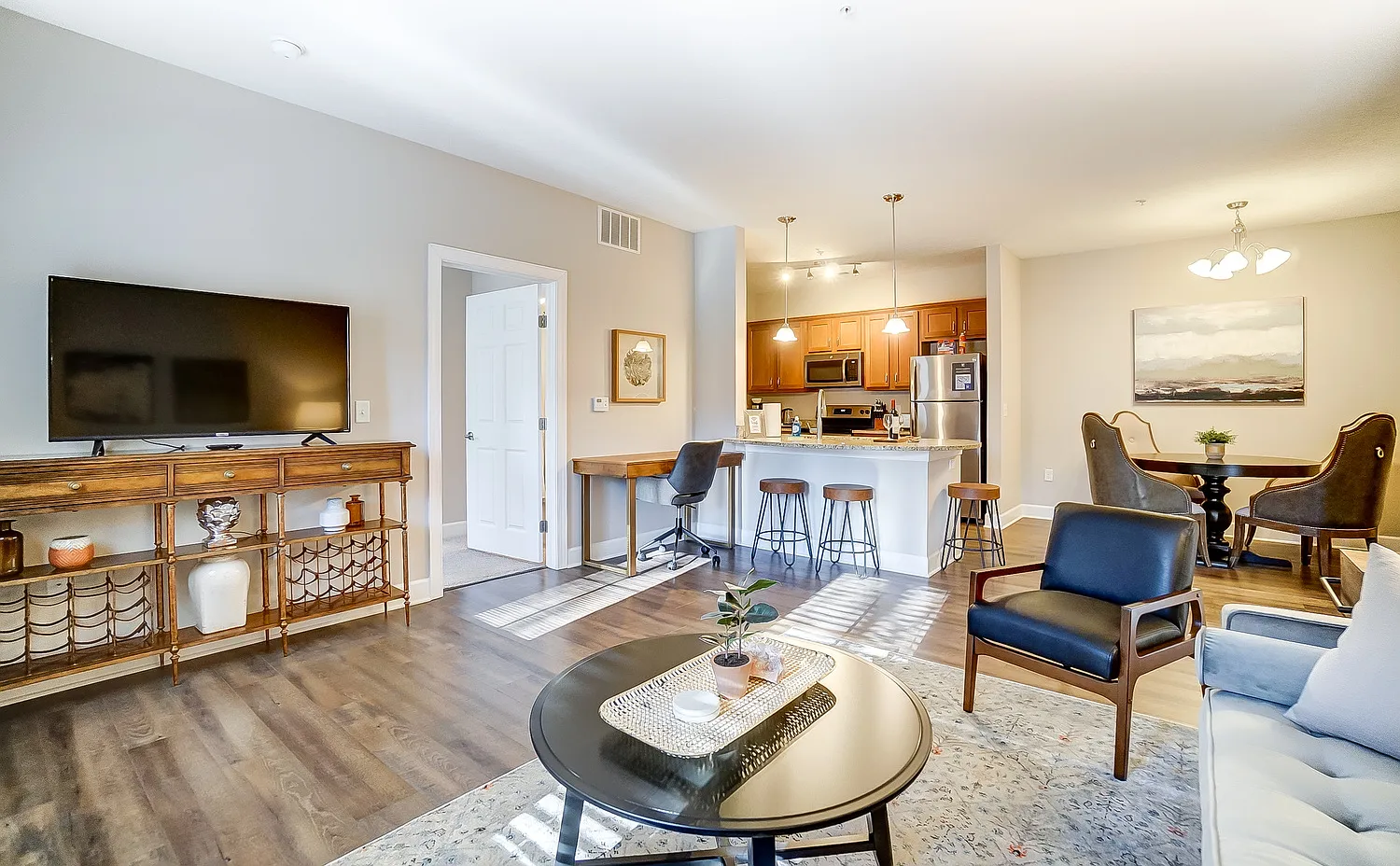 2 bed, 1170 sqft, $5,370 — Photo 4