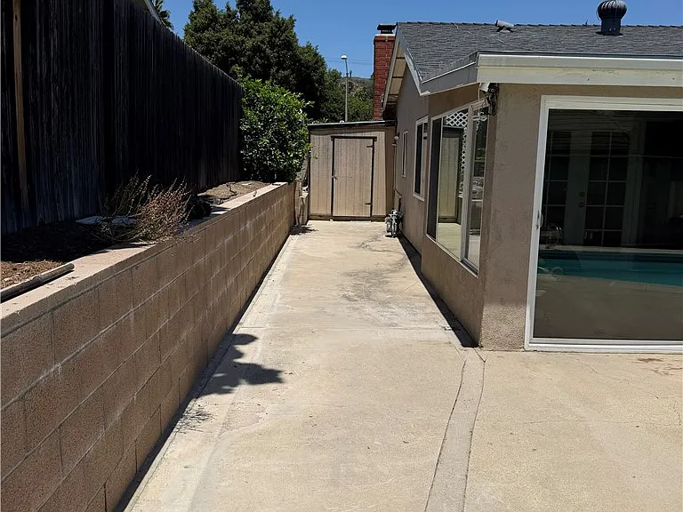 910 Orangewood Dr — Photo 11