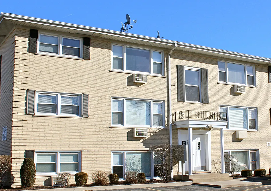 5039 N East River Rd #3A
