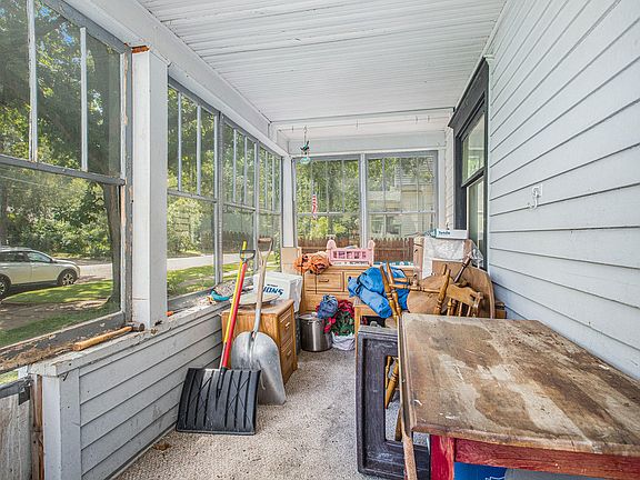 3rd image of 22 Hinman Ave S
