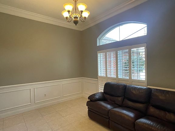 4th image of 827 Coldwater Creek Cir