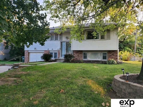 7344 Park Crest Dr, La Vista, NE 68128