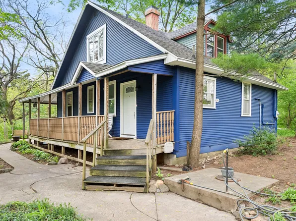 221 Mohawk Trl, Algonquin, IL 60102
