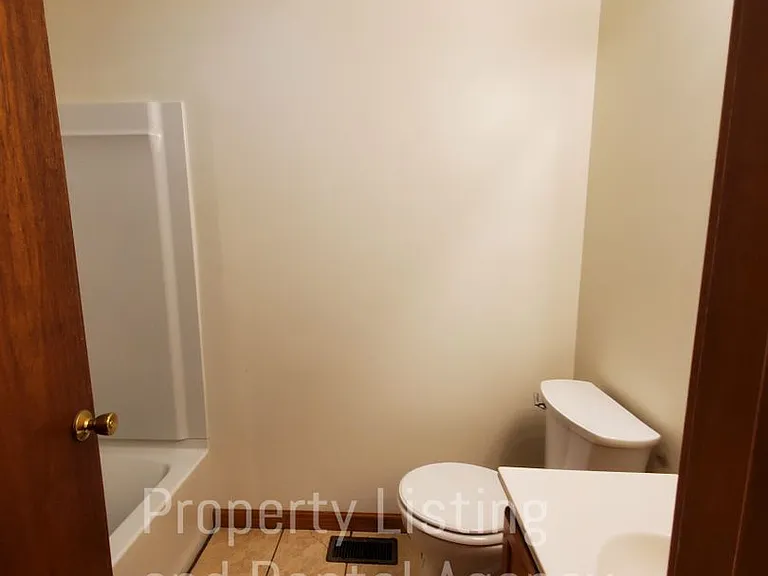121 Hughes Rd — Photo 12