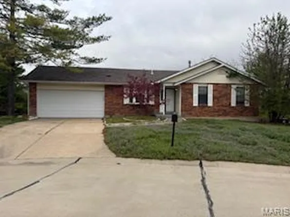 1068 Apricot Dr, Saint Charles, MO 63301