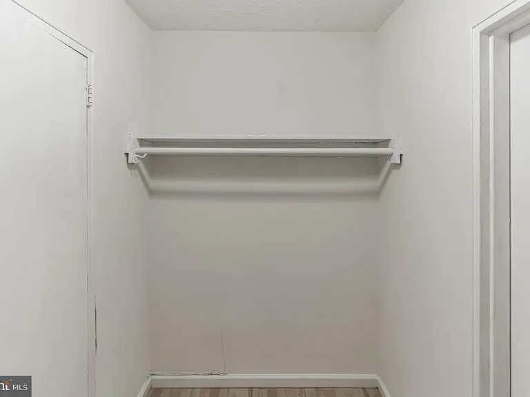 2101 Chestnut St #1102 — Photo 5