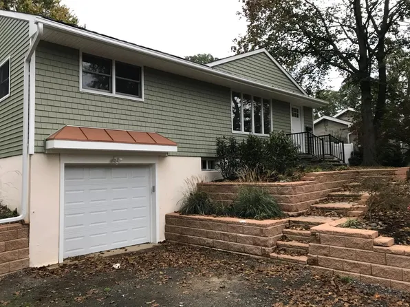 14 Rosewood Ter, Middletown, NJ 07748