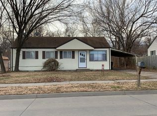 5513 SW Huntoon St, Topeka, KS 66604