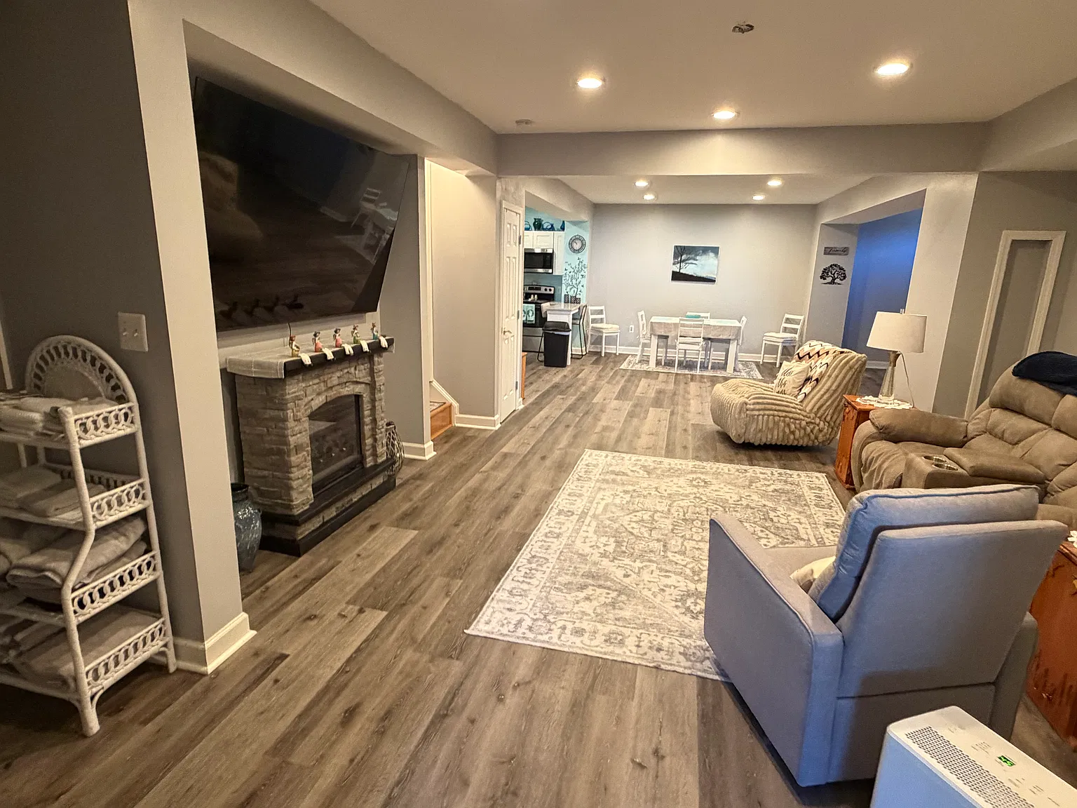 2 bed, 1.5 bath, 1700 sqft, $2,500 — Photo 3