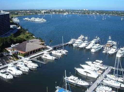 4th image of 108 Lakeshore Dr APT 1739