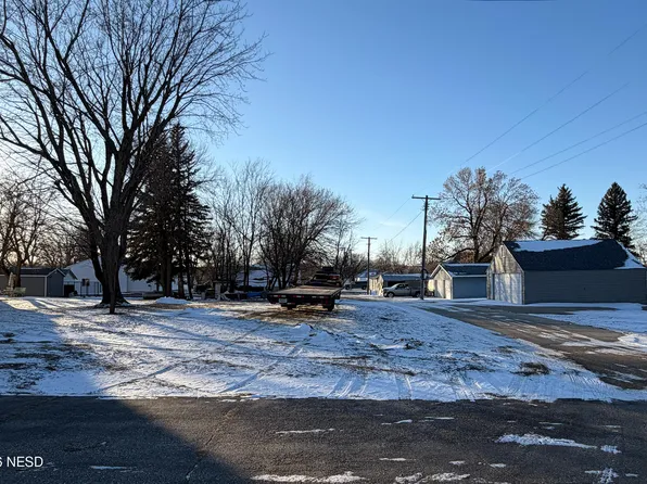 805 Lac Qui Parle St, Gary, SD 57237