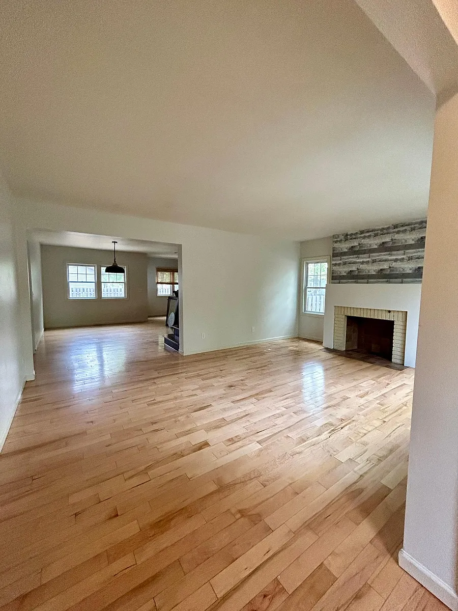 Building Photo - 617 1st Ave NW