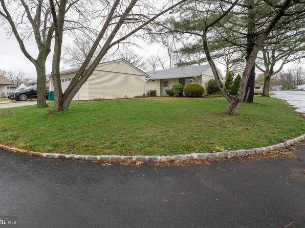 264 B Crosse Dr, Monroe Township, NJ 08831