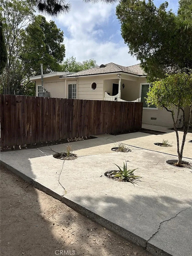 2 bed, 1100 sqft, $2,690 — Photo 3