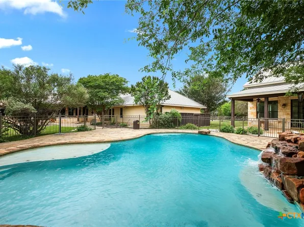 27302 Felswand Pkwy, New Braunfels, TX 78132