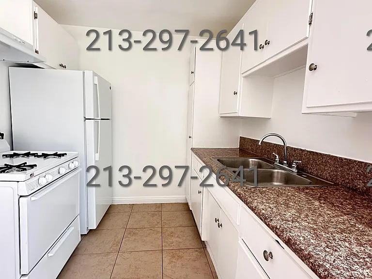 1246 N Edgemont St #1 — Photo 4