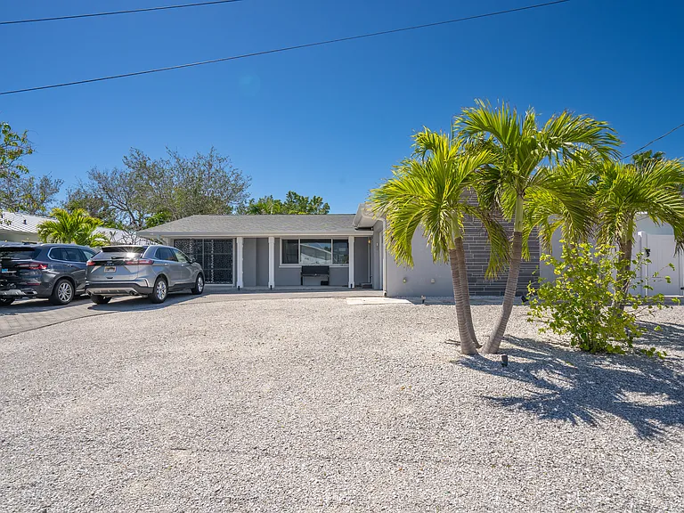 330 N Tessier Dr — Photo 53