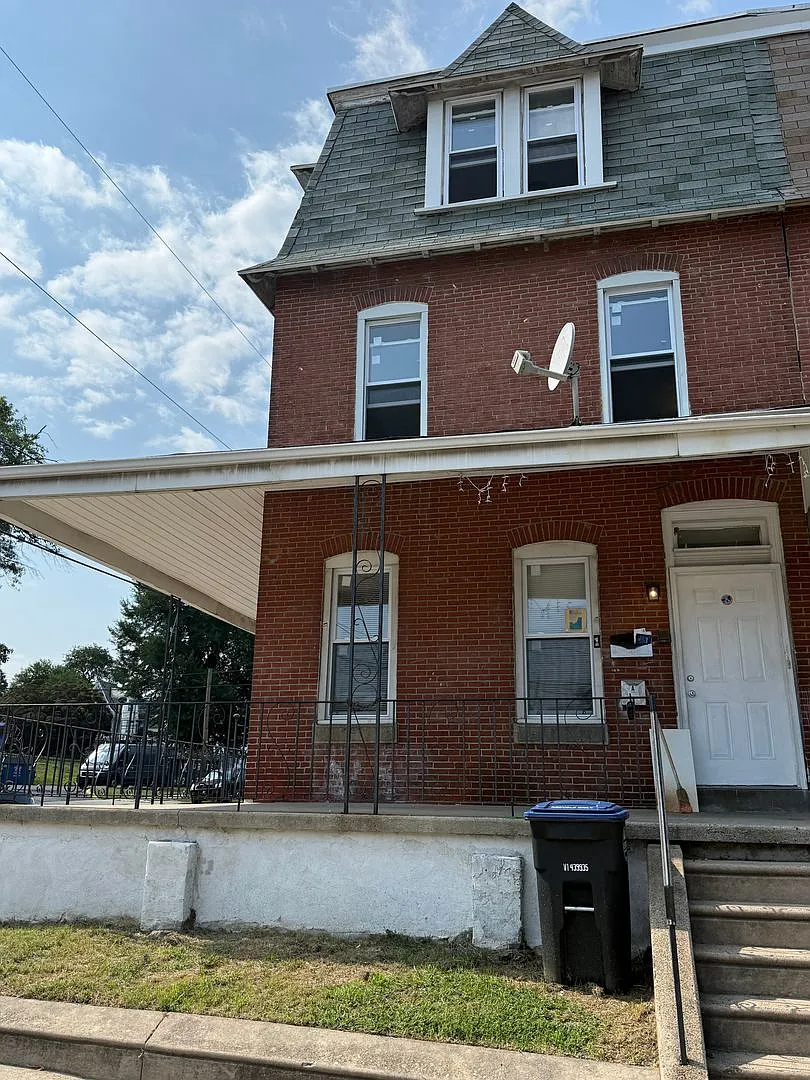 336 W. 8th Street — Photo 1