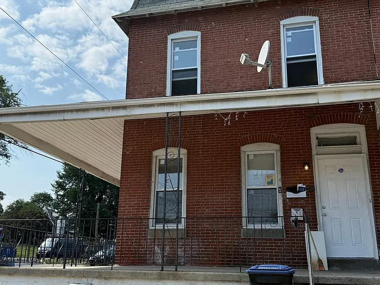 336 W 8th St — Photo 1