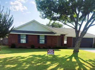 1808 Sprucewood Ave, Stephenville, TX 76401