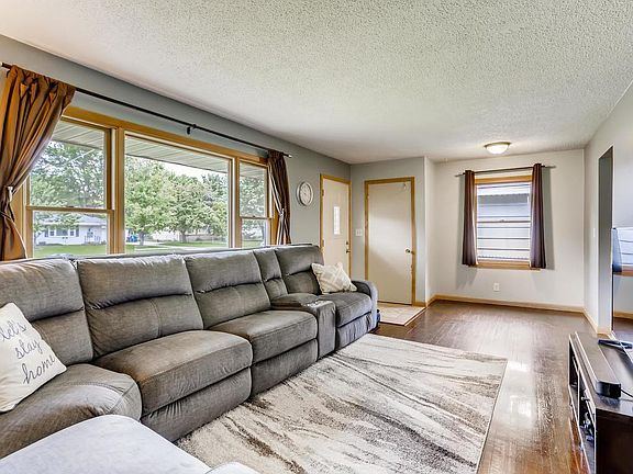 3rd image of 150 92nd Ave NE