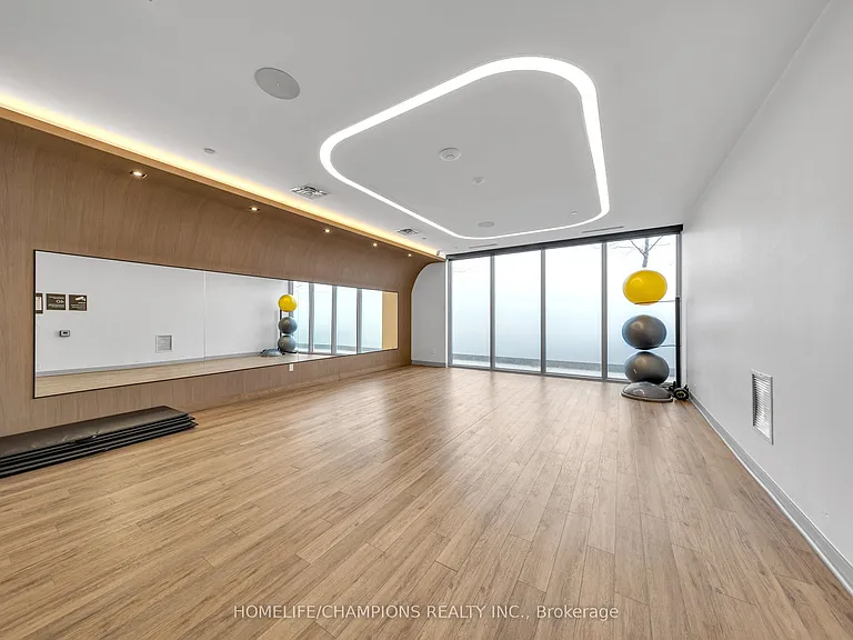 225 Village Green Sq #Penthouse 08 — Photo 27