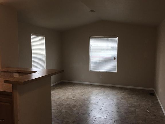 Kitchen looking to family room