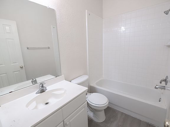 4th image of 4704 Stockwood Dr