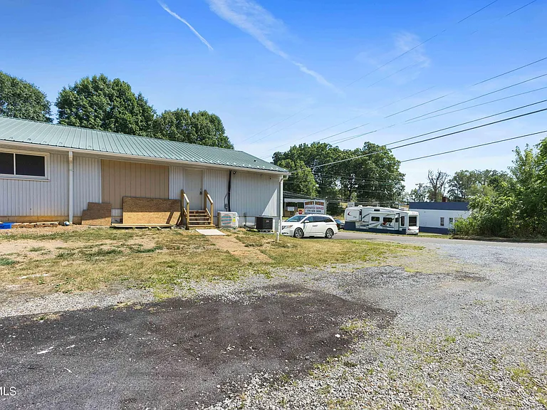 17329 Lee Hwy #2 — Photo 3