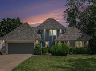 807 NW Bent Tree Dr, Lees Summit, MO 64081