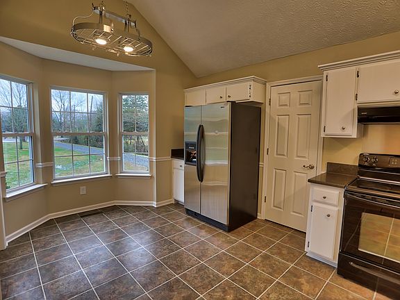 3rd image of 120 Brooklawn Dr