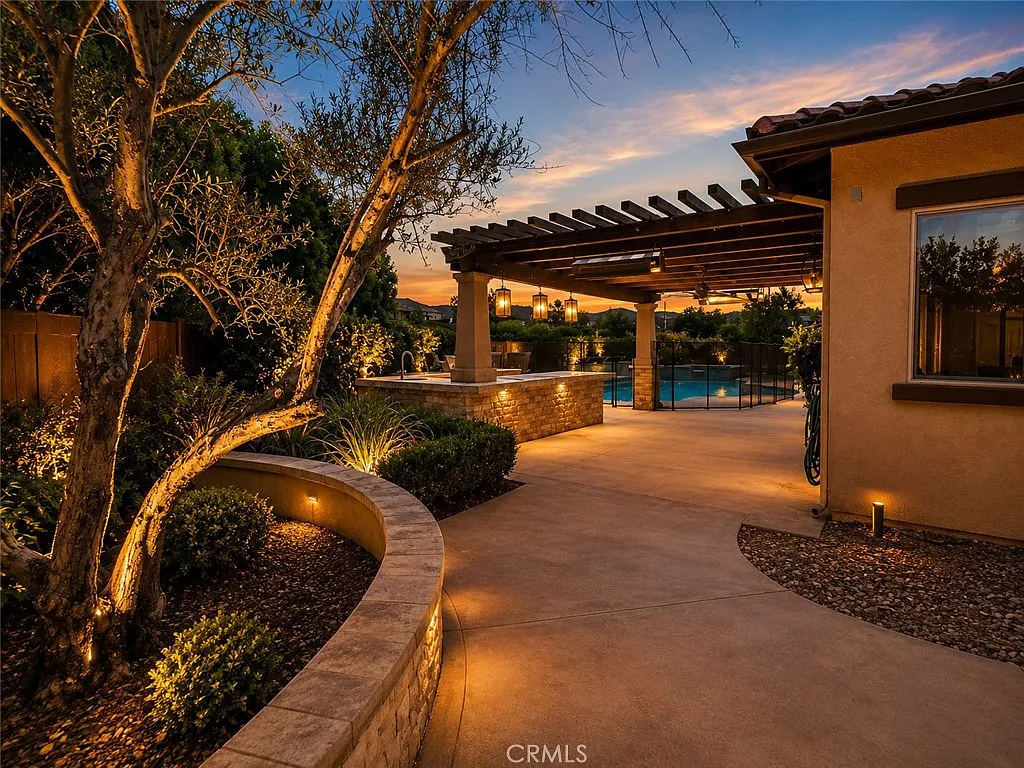 6 bed, 4.5 bath, 4468 sqft, $6,750 — Photo 3