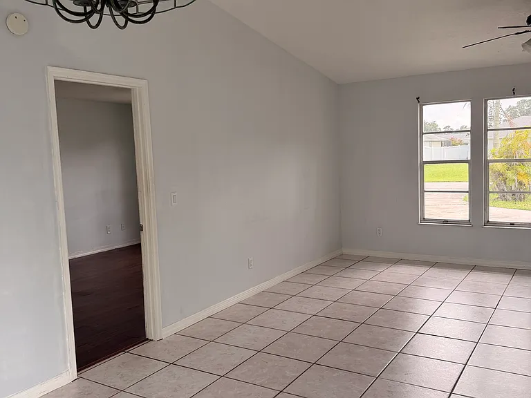 1133 SE Mendoza Ave — Photo 4