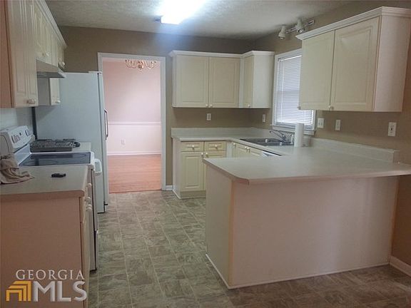 5th image of 205 Rosewood Cir
