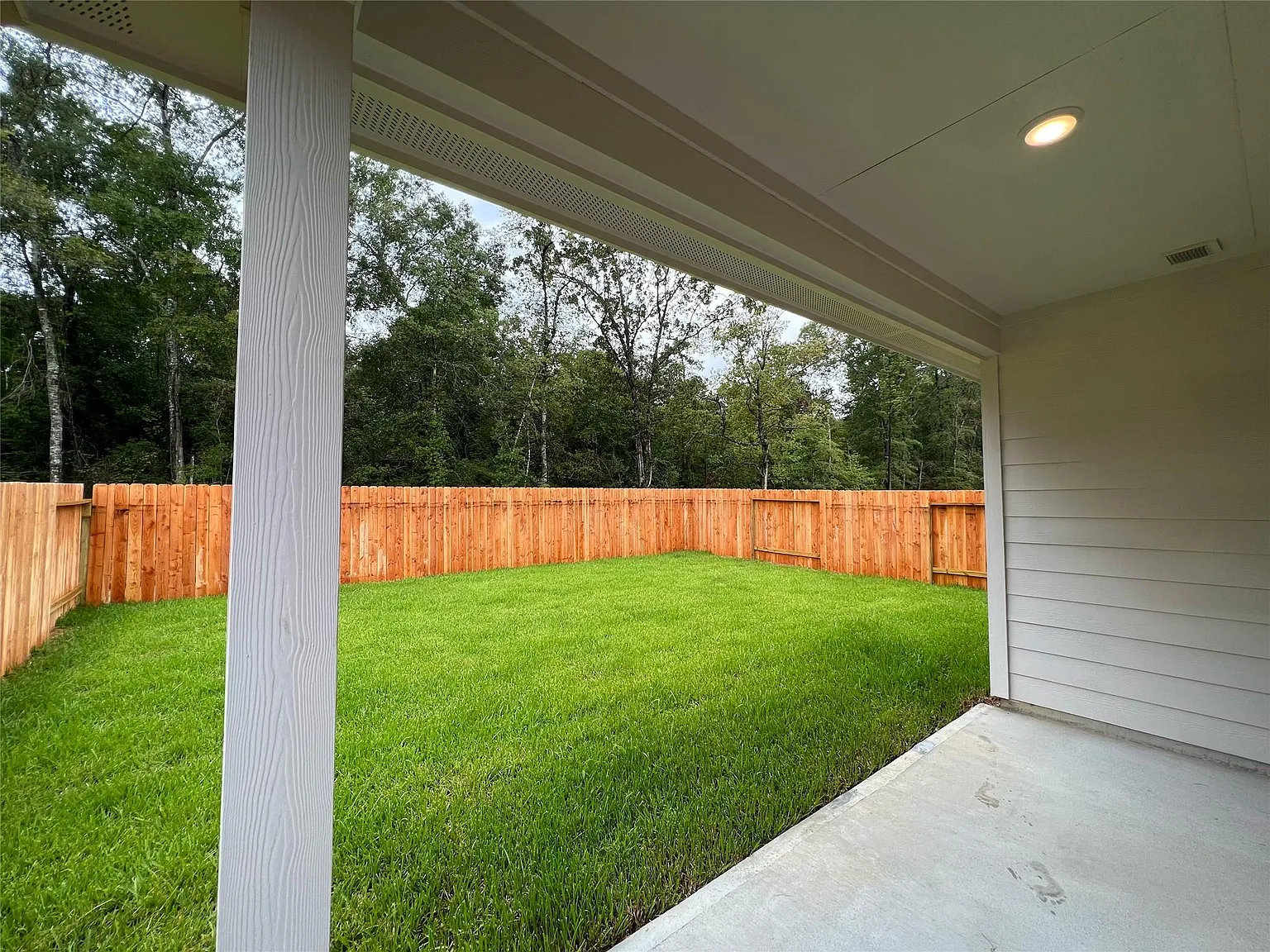 3 bed, 2.5 bath, 1858 sqft, $1,895 — Photo 3
