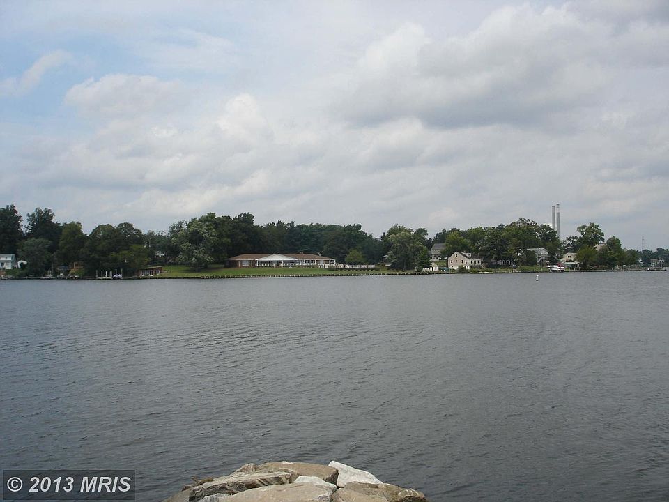 1st image of 901 New London Hbr