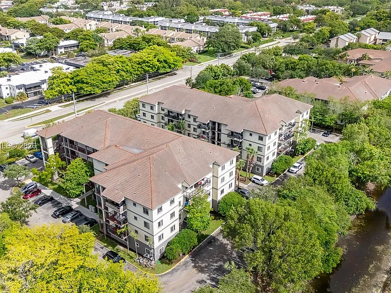 2851 Riverside Dr #207 — Photo 3