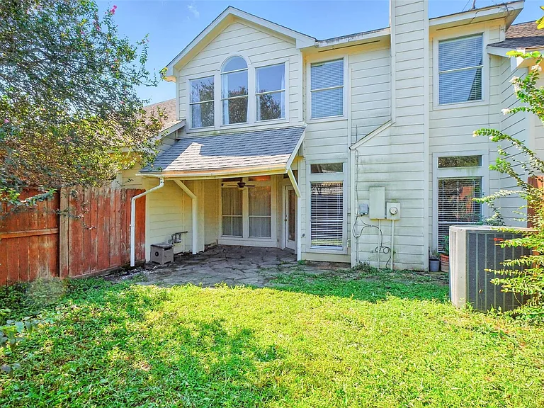 10222 Thornmont Ln — Photo 10