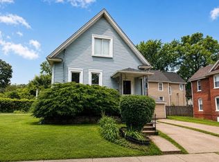 208 S Park Ave, Waukegan, IL 60085