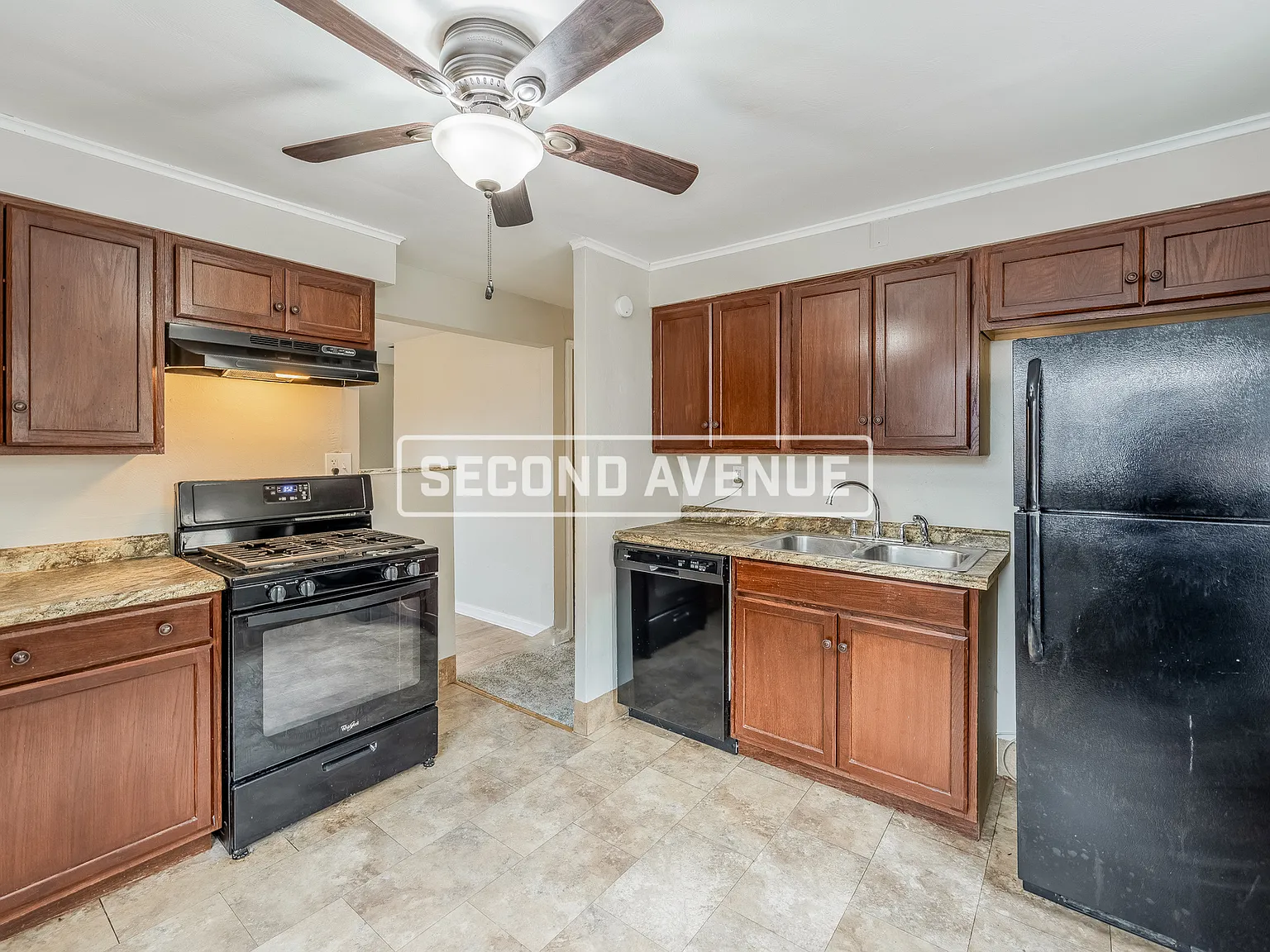 3 bed, 2.0 bath, 1637 sqft, $1,595 — Photo 2