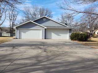 501 Lamont Cir, Lincoln, NE 68528