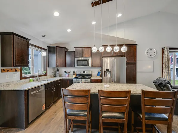 22444 Canova Ct, Farmington, MN 55024