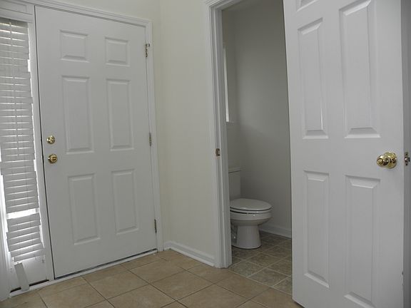 Hall 1/2 bath