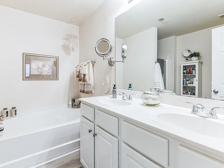 9598 Walkers Glen Dr — Photo 10