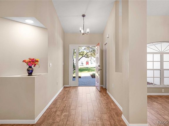 5th image of 698 E Foresthill Pl